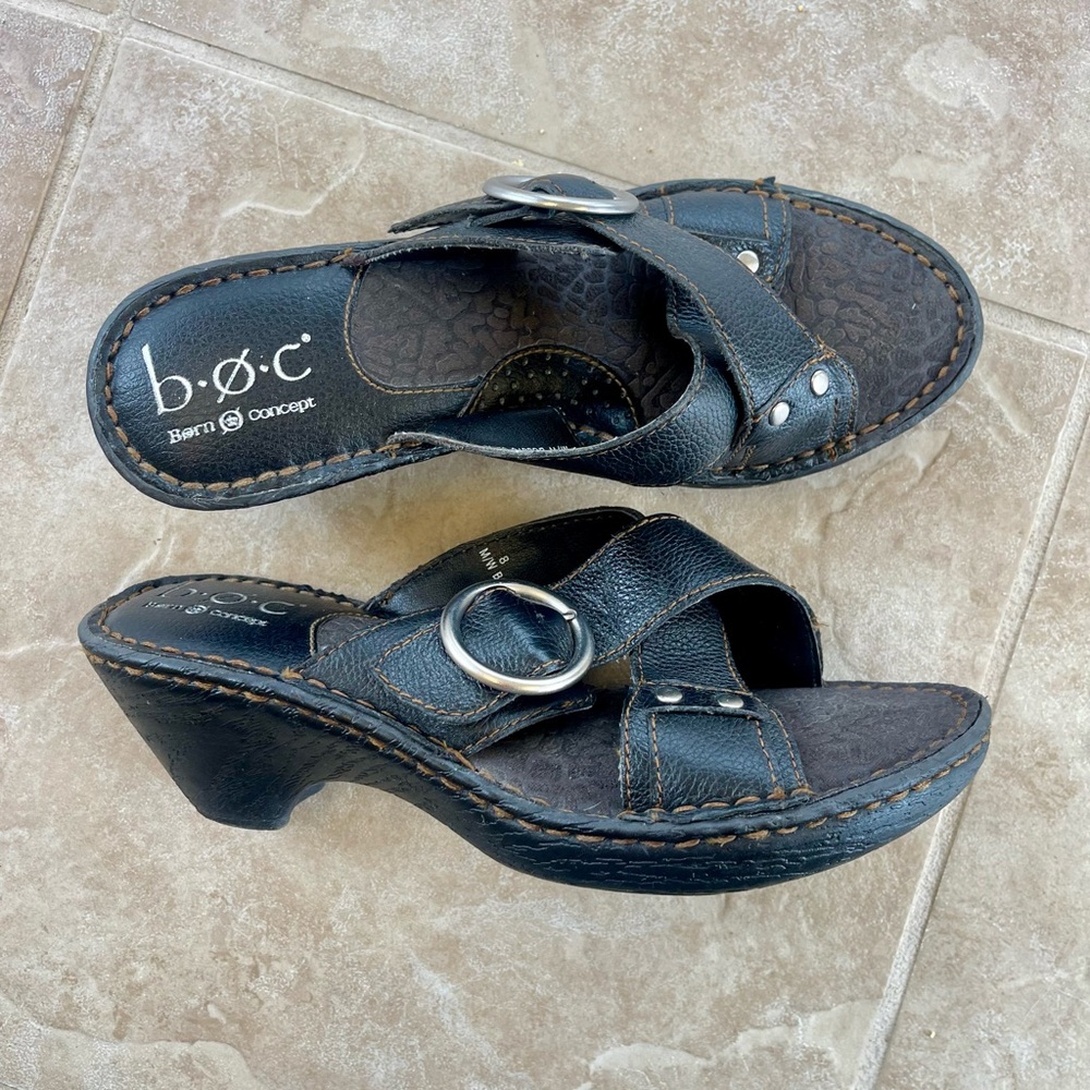 Awesome b.o.c. Born Black Leather Platform Wedge Sandals w/ buckle detail!
